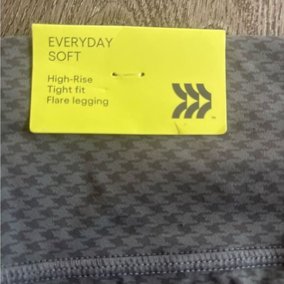 All in motion Gray Flared Leggings - Picture 3 of 4